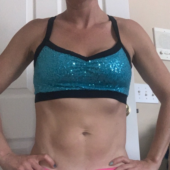 Lot of sparkly dance wear - Picture 8 of 9